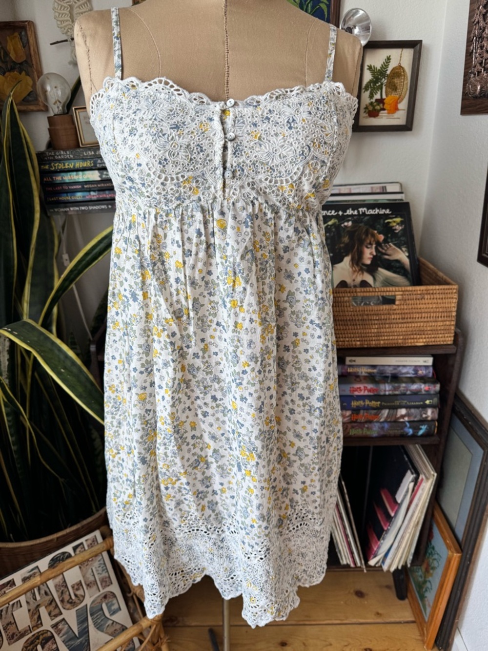 Joie Floral Mini Sundress Babydoll This Strap Eyelet Lace Large Cream Blue - Picture 2 of 11